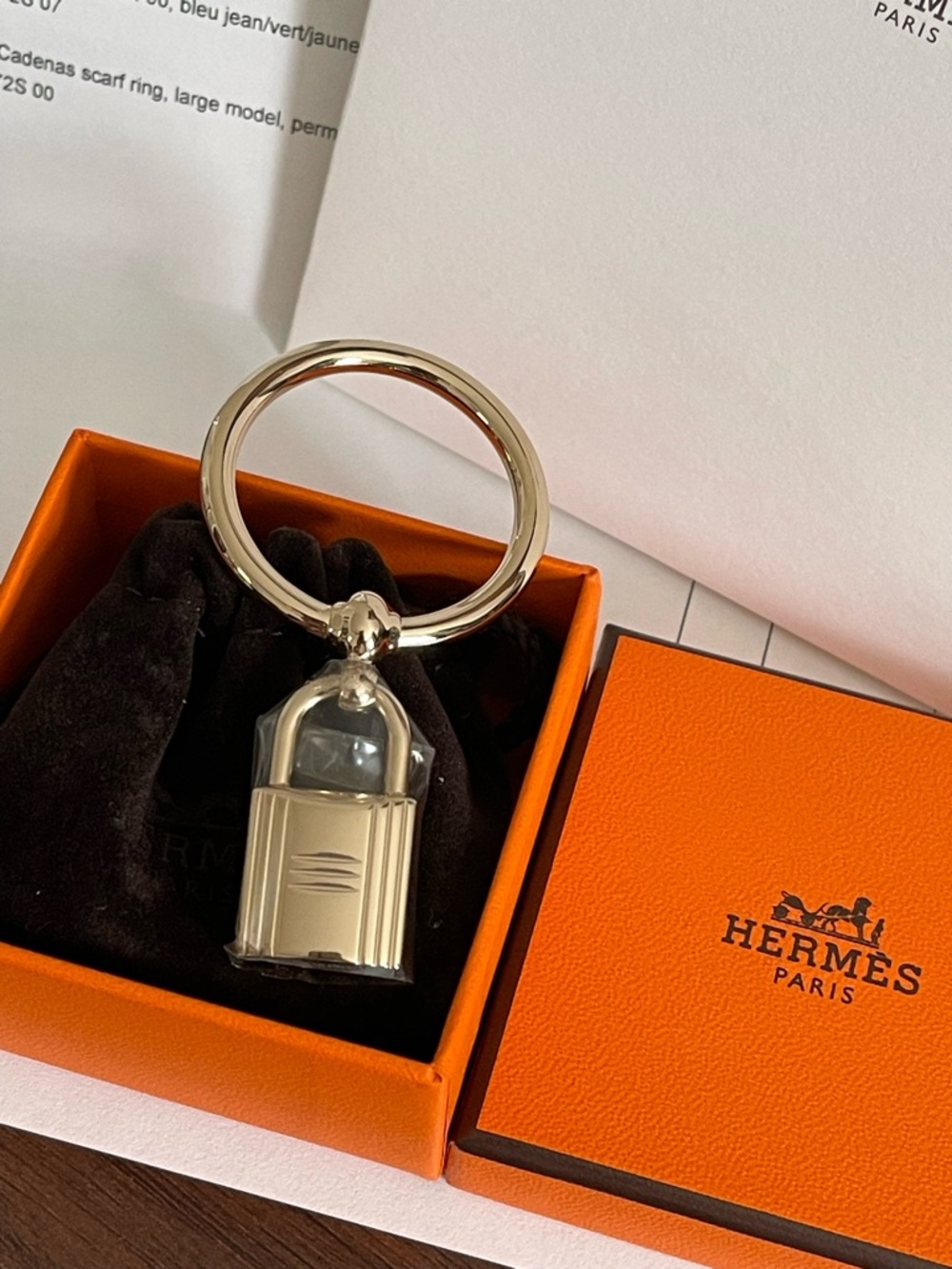 Giftable**Hermès CADENA Scarf Ring Charm gold Handbag Accessory Genuine Classy